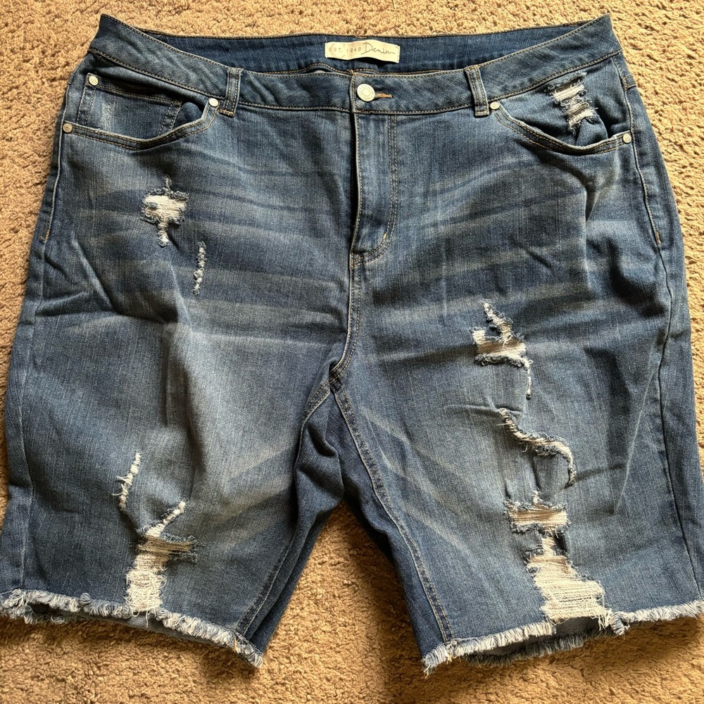 Women’s Bermuda shorts